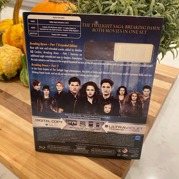 The Twilight Saga Breaking Dawn Part 1&2 Two Movie Set Unopened NWOT Blu-Ray DVD - Picture 2 of 4